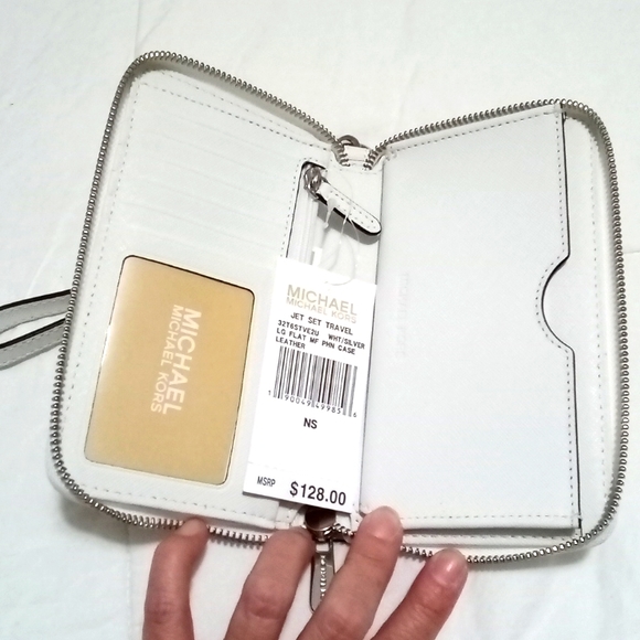 Michael Kors NWT Wallet - Picture 2 of 4